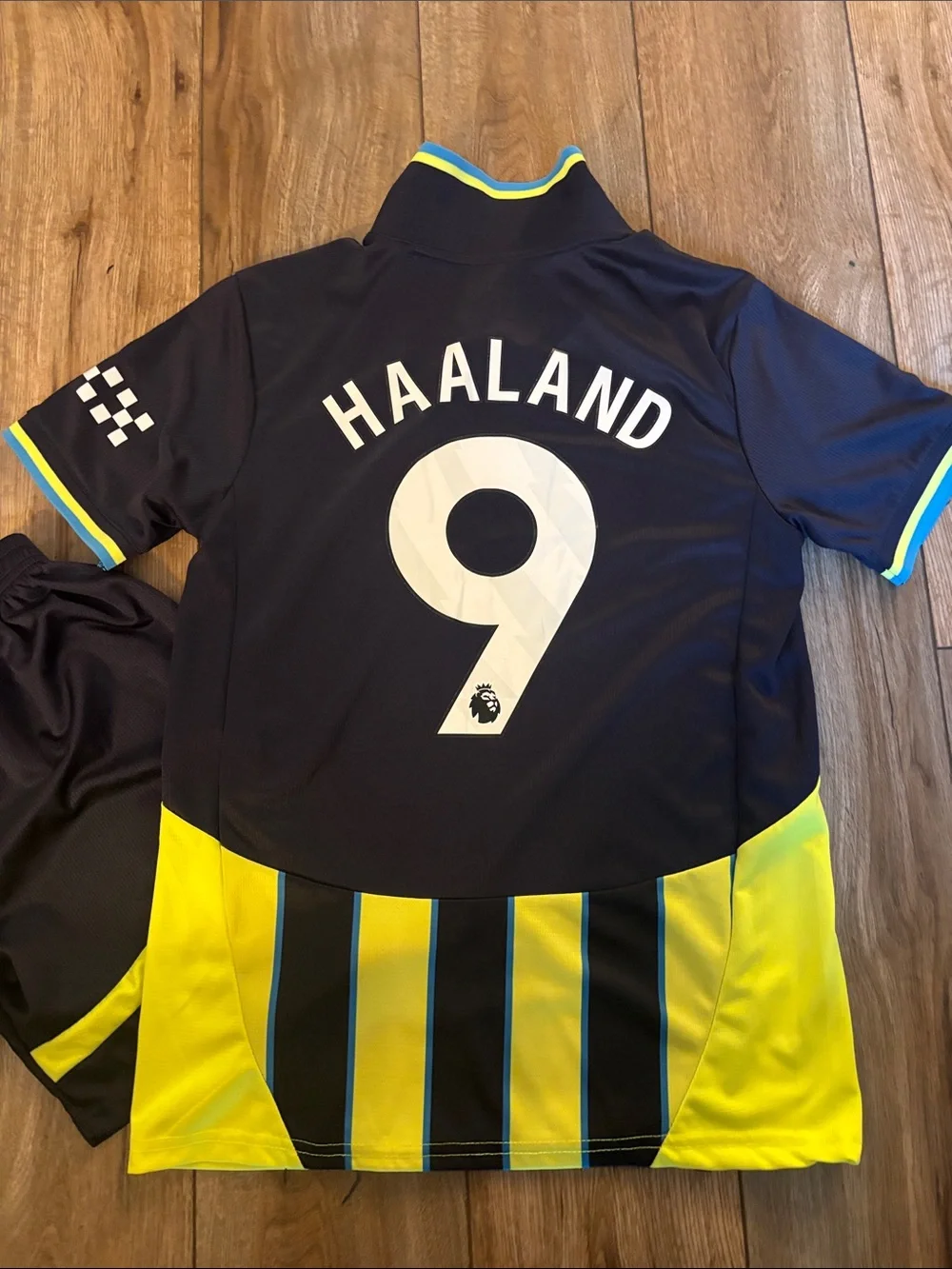 Manchester City 2024/25 Away Kit Set - #9 HAALAND - Puma Shirt & Shorts size S